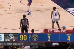 终于发力了！约基奇第三节轰16分7板 上半场仅6分