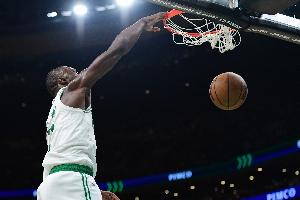 系列赛被扳平！杰伦·布朗：这就是季后赛 马克西连续三分太起势