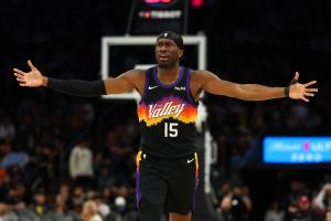 左脚持续酸痛！美记：太阳中锋马威或缺席对阵雷霆的整个系列赛