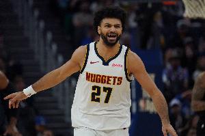 香农·夏普：穆雷TMD在想什么？落后3分却放弃投三分 而投两分？