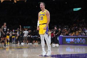 肯纳德过去两战场均打40分钟贡献25分 三项命中率65/73/80%