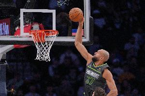 芬奇：戈贝尔竟然不是DPOY的候选人 这太不尊重人了&简直就是笑话