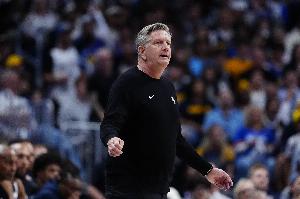 记者：怎么看今天双方罚球数是30对30？芬奇：下一个问题