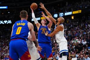 锁死了约老师！戈贝尔在场约基奇8中1得4分 不在场得20分